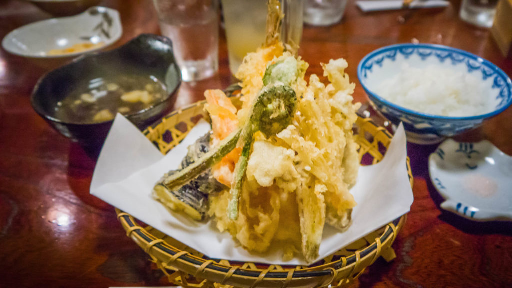 tempura - Atrakcje Airbnb - tradycyjna japońska kolacja w Kyoto (Japonia by Podróże Szczęściary)